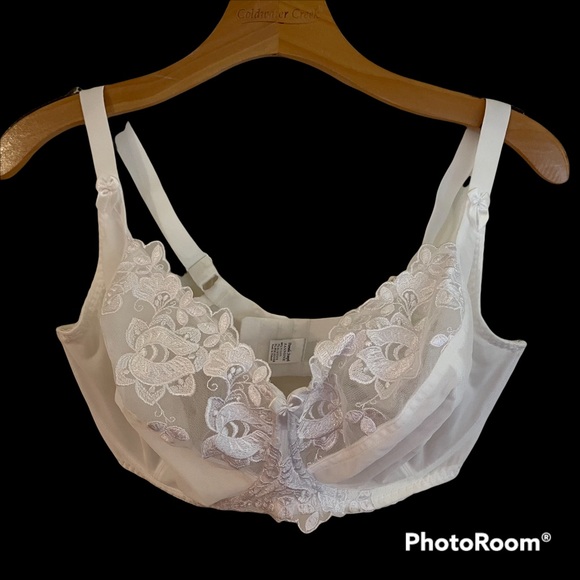 Other - NWT White Full Size Unlined Underwire Bra w/ Lace Trim, Size 36H
